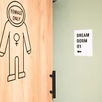 Dream Factory - Hostel