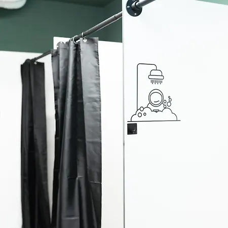 Dream Factory - Hostel