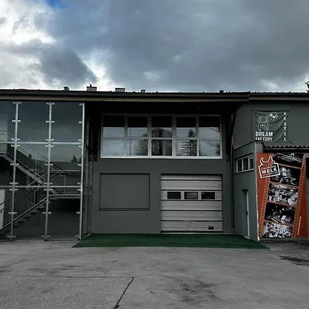 Dream Factory - Hostel