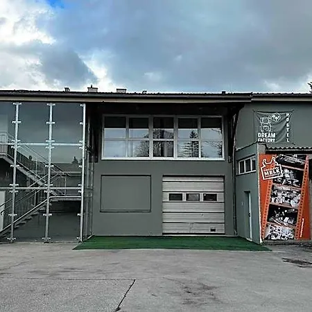 Hostel Dream Factory - *